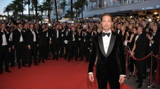 Brad Pitt dazzles on red carpet